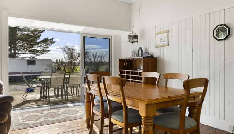 160 White Road, Broadlands Forest