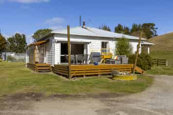 160 White Road, Broadlands Forest
