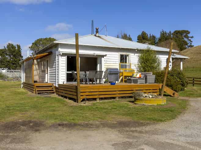 160 White Road, Broadlands Forest
