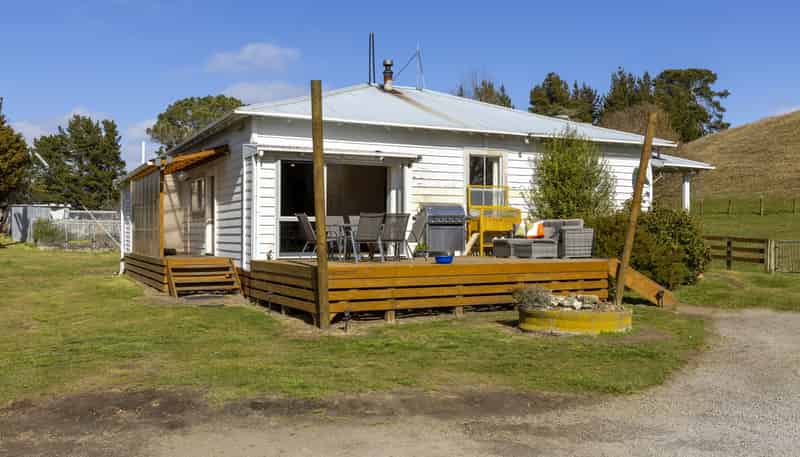 160 White Road, Broadlands Forest