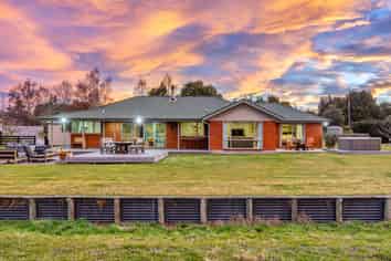 724 Loburn Whiterock Road, Loburn