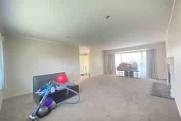 36 Meadowland Drive, Somerville