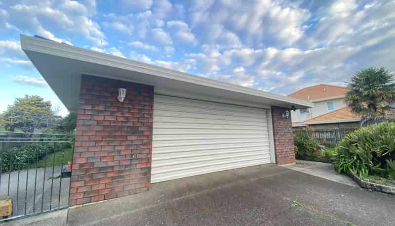 36 Meadowland Drive, Somerville