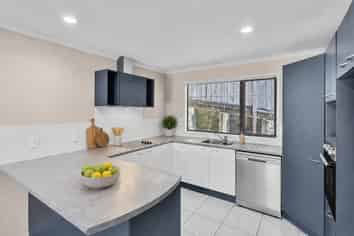 100 George Deane Place, Greenhithe