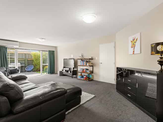 2/18 Barnes Road, Redwood