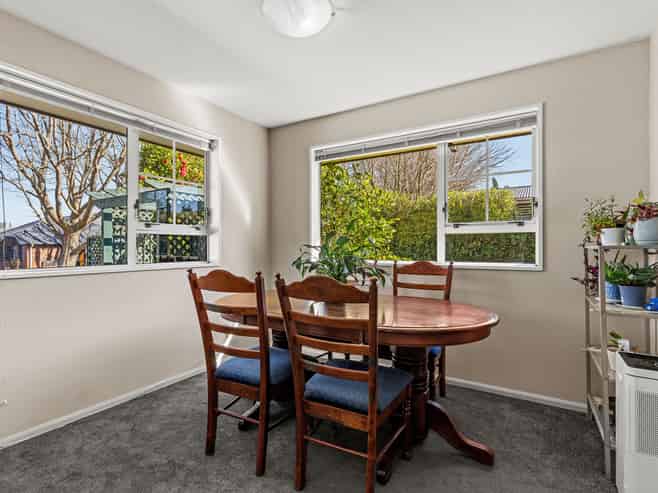 2/18 Barnes Road, Redwood