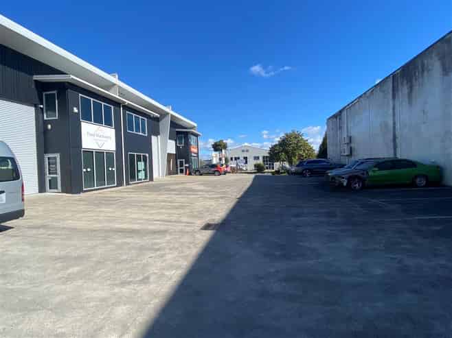 Tidy Industrial with Great Parking