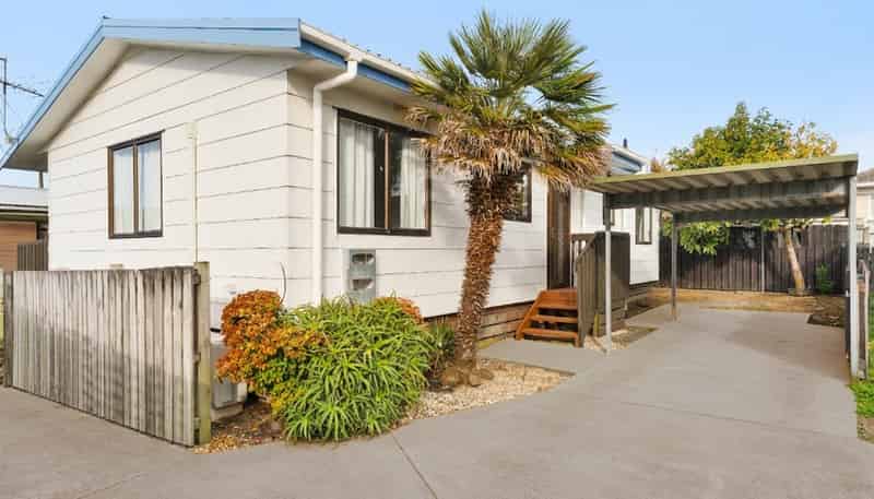 2/9 Porchester Road, Papakura