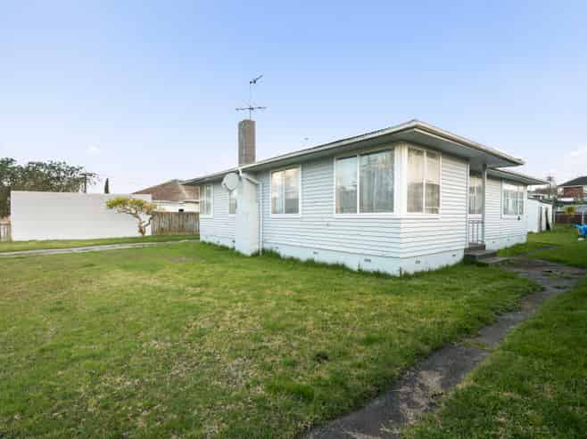 13 Blampied Road, Otara