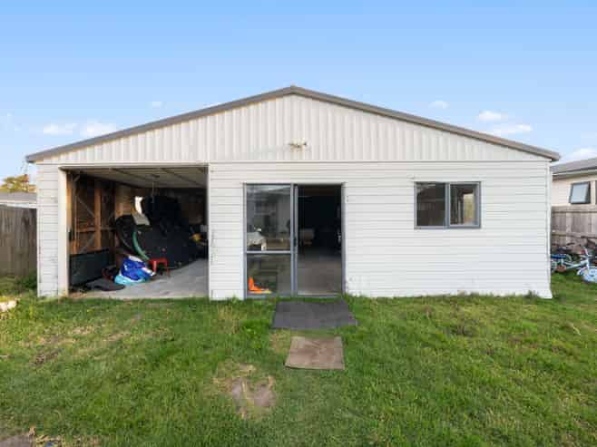 13 Blampied Road, Otara