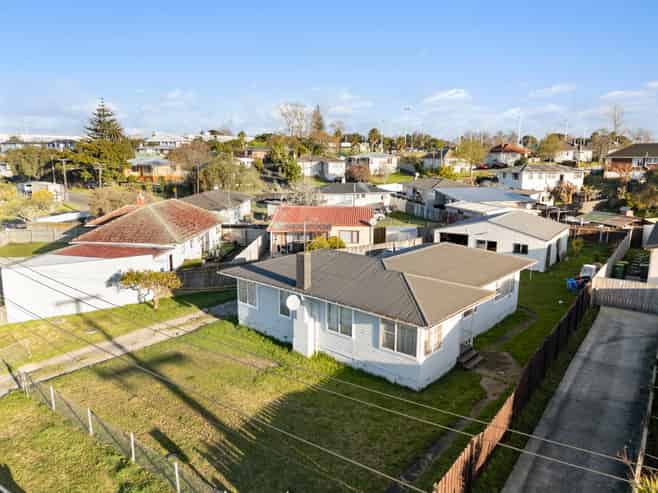 13 Blampied Road, Otara