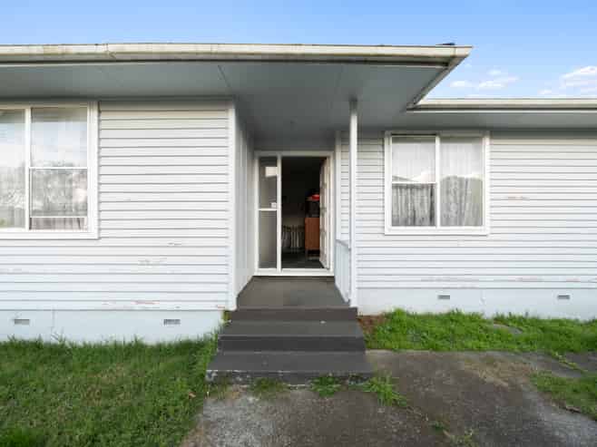 13 Blampied Road, Otara