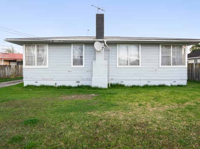 13 Blampied Road, Otara