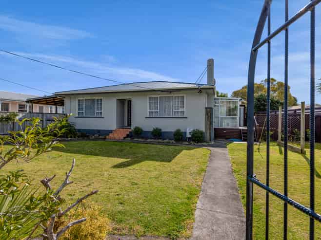 40 Queens Road, Glen Avon