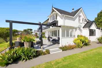 961 Main North Road, Urenui