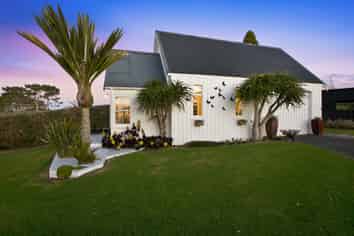 961 Main North Road, Urenui
