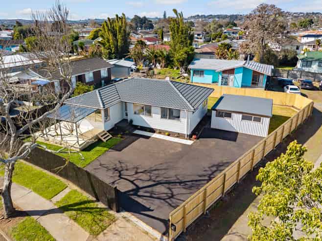 12 Desmond Place, Otara