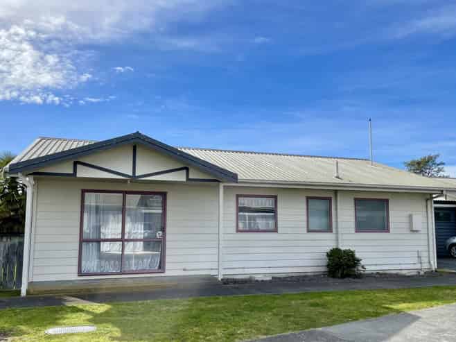 2/715 Charles Street, Raureka
