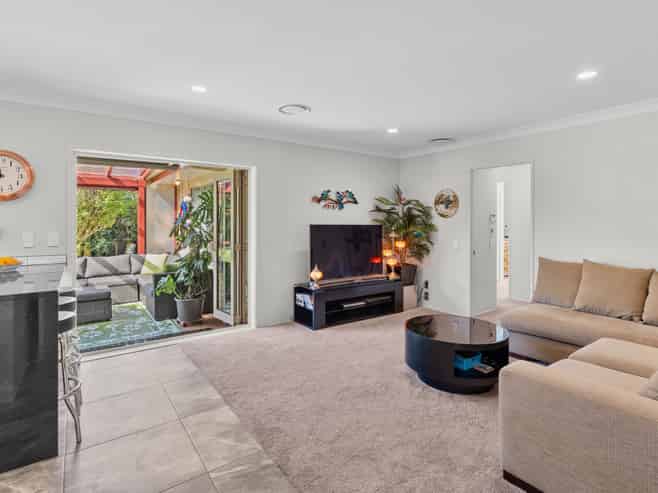 7 Nypa Way, Somerville
