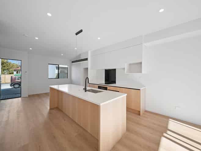 10-12 Clendon Place, Manurewa