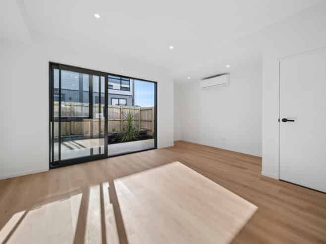 10-12 Clendon Place, Manurewa