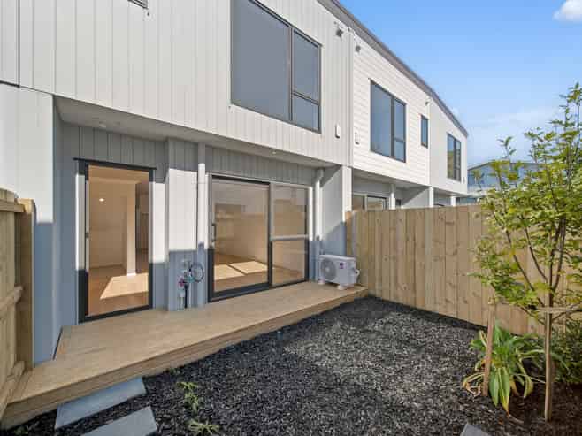 10-12 Clendon Place, Manurewa