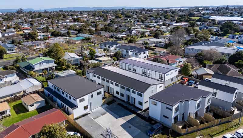 10-12 Clendon Place, Manurewa
