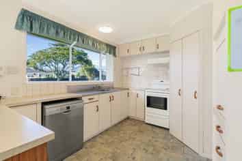 22 Woods Avenue , Matua