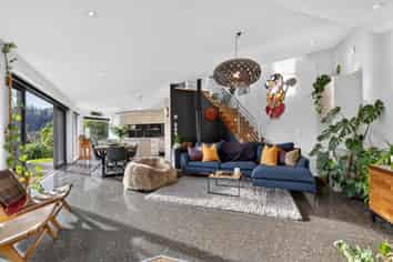 58 Macs Road, Hira