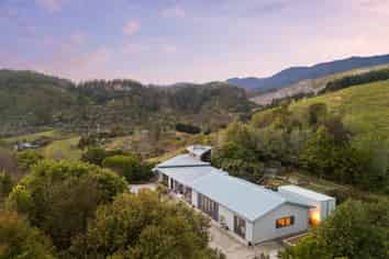 58 Macs Road, Hira