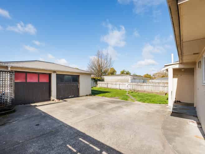66 Keeling Street, West End