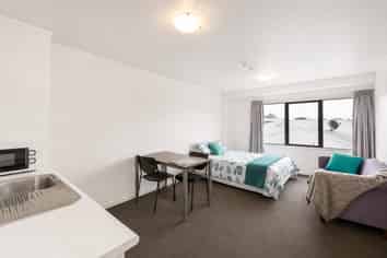 2/187 Knighton Road, Hillcrest