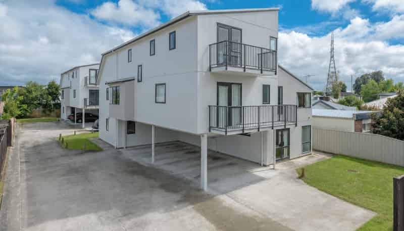 2/187 Knighton Road, Hillcrest