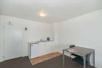 2/187 Knighton Road, Hillcrest