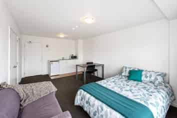 2/187 Knighton Road, Hillcrest