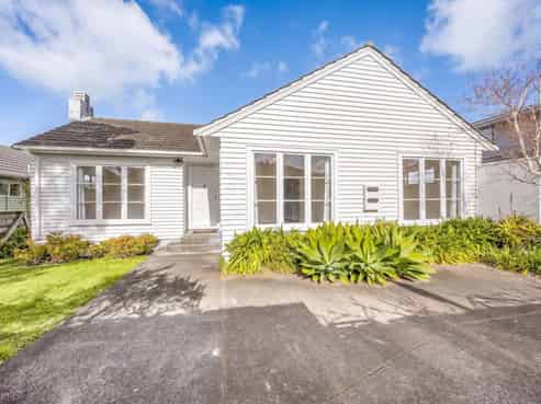 82-84 Ocean View Road, Hillcrest