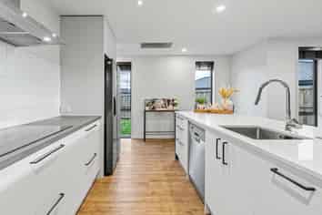 8 Gemstone Place, Rolleston
