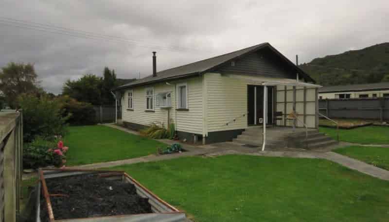 65 Shiel St, Reefton