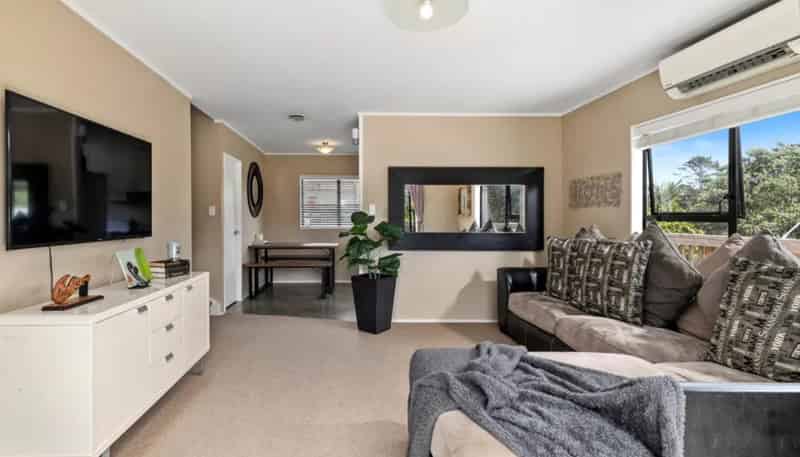 1/111 Spinella Drive, Bayview