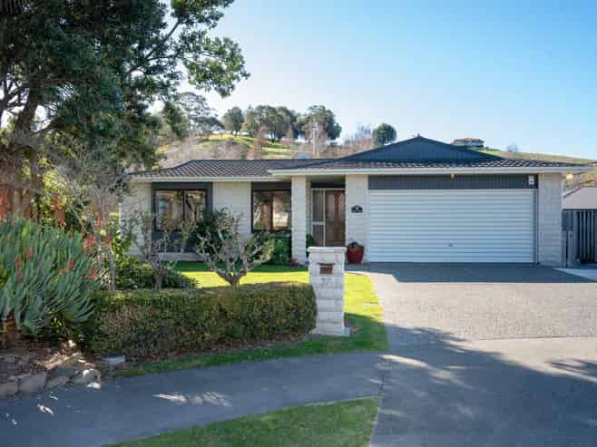 27 Golding Road, Taradale
