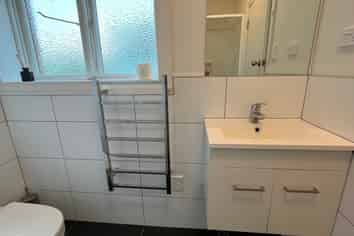 Room 2/Unit 1-35 Heriot Row, Dunedin Central