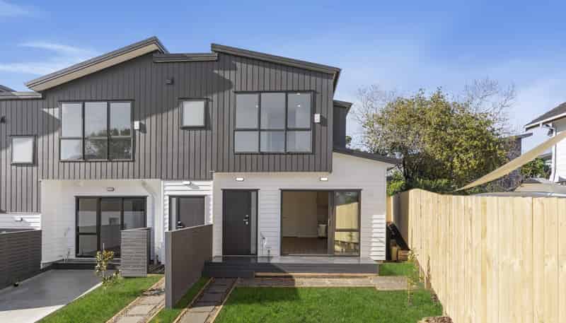 8B Tahinga Street, Northcote