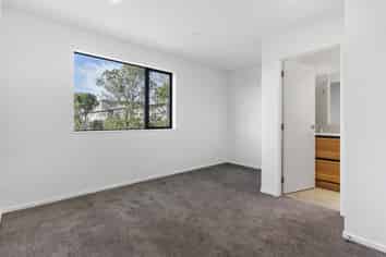 8B Tahinga Street, Northcote