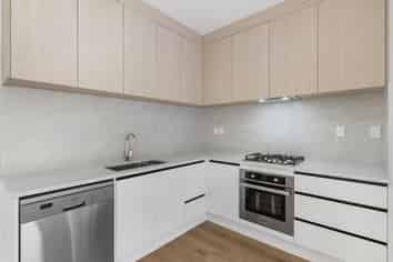 8B Tahinga Street, Northcote