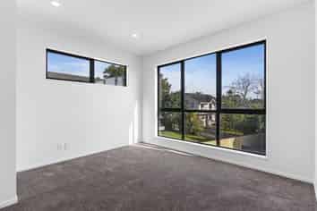 8B Tahinga Street, Northcote