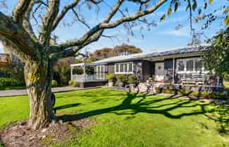 320 Clifton Road, Te Awanga