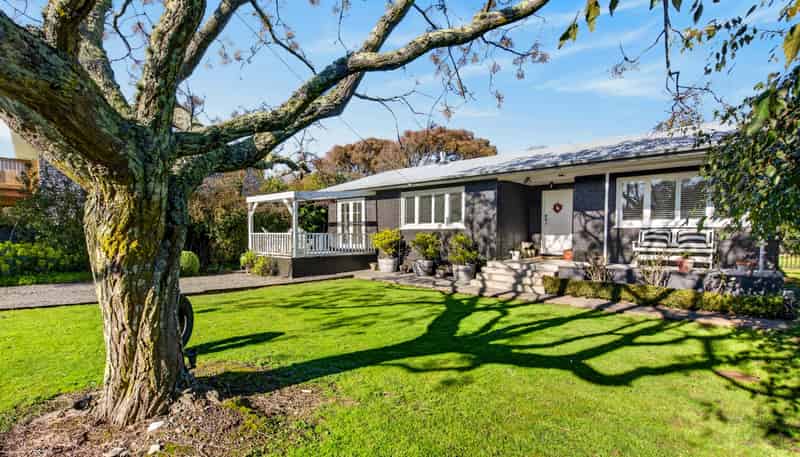 320 Clifton Road, Te Awanga