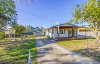 12 Lake Street, Takapau