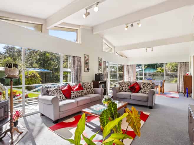 3 Western Road, Laingholm
