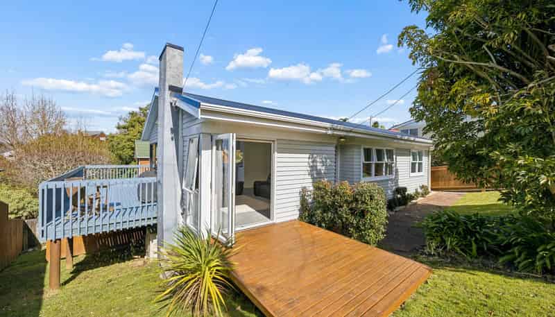 7 McIlroy Avenue, Hillsborough
